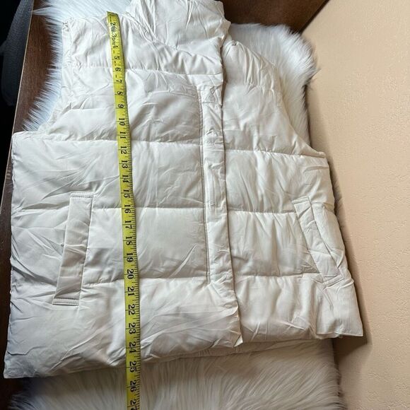 Fashion Cream Puffer Vest Size Large - Picture 8 of 9